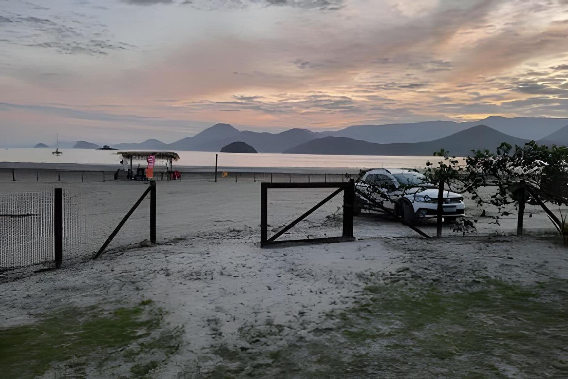 Frente Ao Mar Casa 42 Praia Do Estaleiro อูบาตูบา ภายนอก รูปภาพ