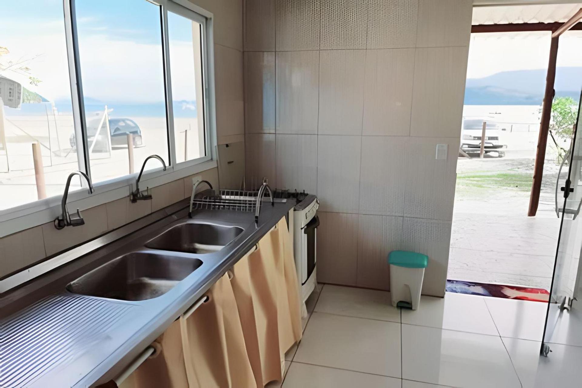 Frente Ao Mar Casa 42 Praia Do Estaleiro อูบาตูบา ภายนอก รูปภาพ